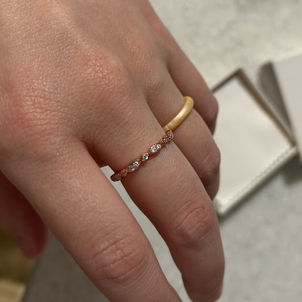 Elegant Rose Gold Women's Ring - Picture 7 of 7